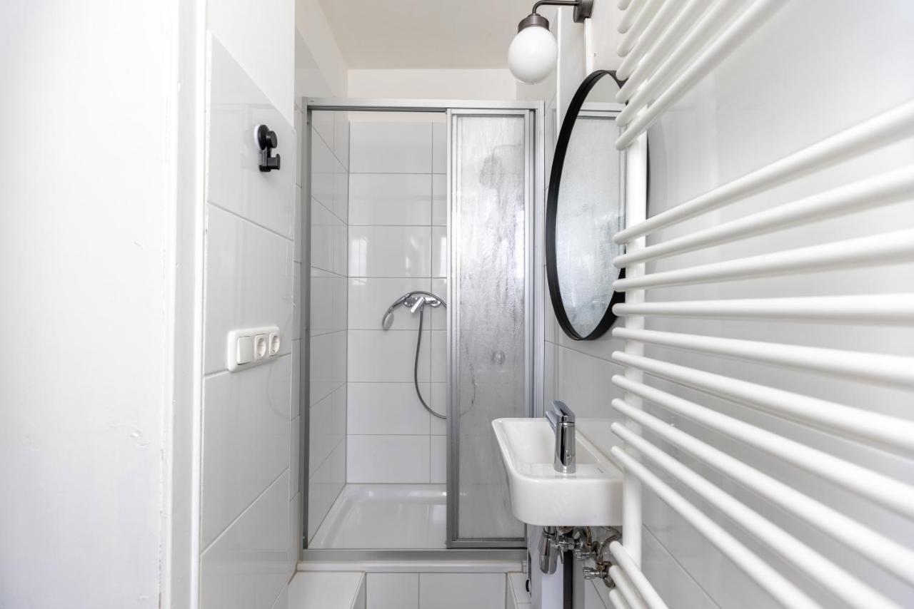 Perfekt Fuer 2! Wifi/ Netflix Apartment Duisburg Bagian luar foto